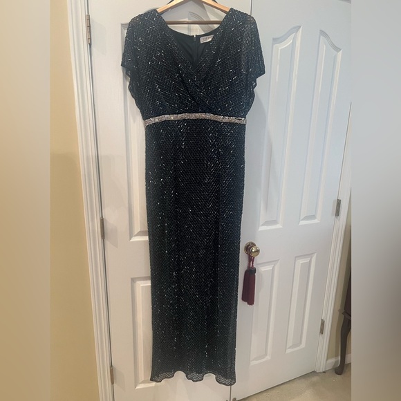 Mac Duggal BEADED BUTTERFLY SLEEVE COLUMN GOWN - Picture 4 of 16